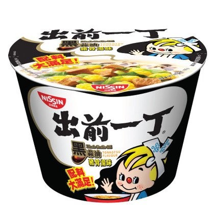 instant-noodles-with-soup-baseblack-garlic-oil-tonkotsu-flavor